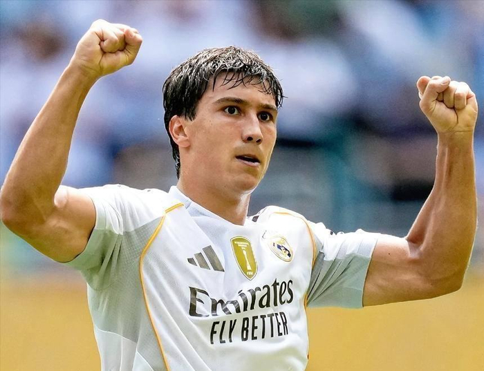 姆巴佩力荐皇马签法国防守新星！切尔西换帅后，恩佐梦想加盟皇马|基利安·姆巴佩|转会|B费|西班牙|雅克_新浪体育_新浪新闻